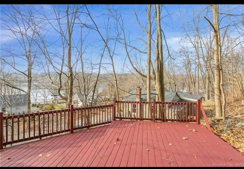 Cheerful Home With Amazing Lake View New Fairfield Bagian luar foto